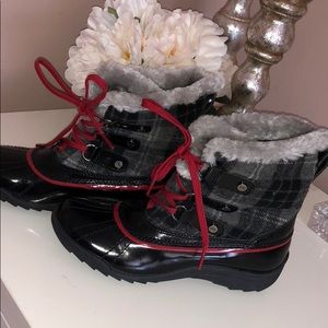 Brand new snow boots